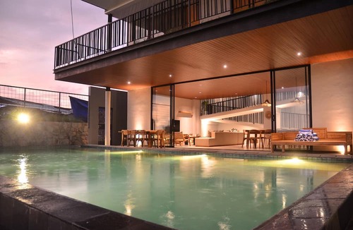 Bandung Villa | Greenhill Mountain City View 8BR Villa Heated Pool