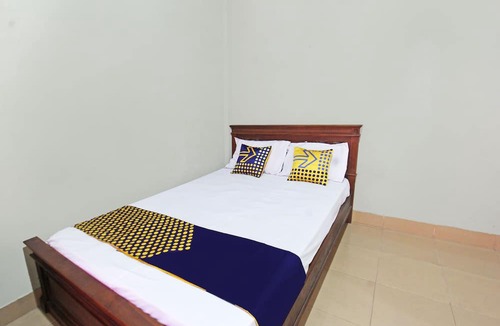 Praya Hotel | SPOT ON 92973 Madani Syariah Guesthouse