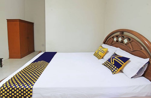 Praya Hotel | SPOT ON 92973 Madani Syariah Guesthouse