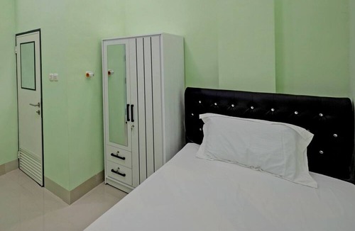 Makassar Hotel | OYO 93059 Homestay Zafirah