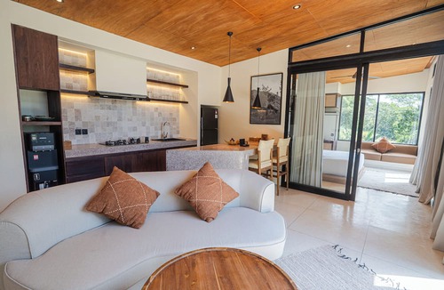 Kedisan Hotel | Desa Oculus