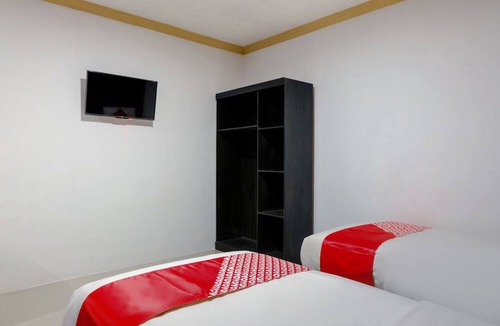 Trenggalek Hotel | OYO Life 2966 Hotel Atriaz