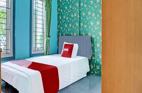 Karawang Hotel | Hotel O Home Stay Elis Cateliya Syariah