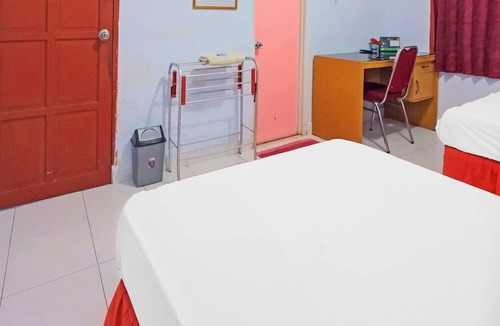Waitabula Hotel | Hotel O Wisma Arwini Syariah Near Benteng Balangnipa