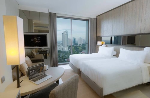 Surabaya Hotel | Whiz Luxe Hotel Spazio Surabaya