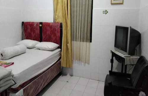Parepare Hotel | EXPRESS O 91176 Hotel Puri Gandaria