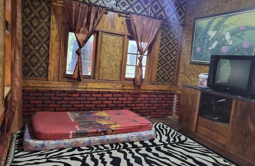 Pamijahan Hotel | EXPRESS O 92345 Villa Bidadari