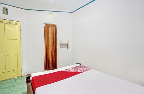 Kalipuro Hotel | OYO 92816 Ana Homestay