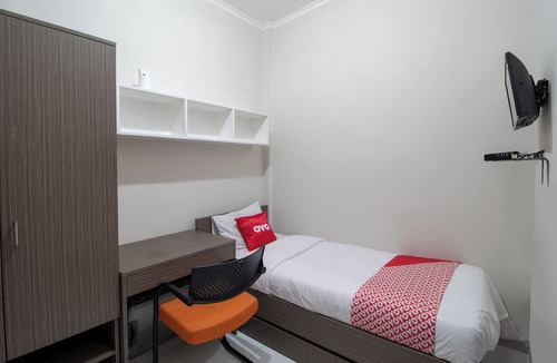 Karawang Hotel | OYO 3253 Sofia Residence