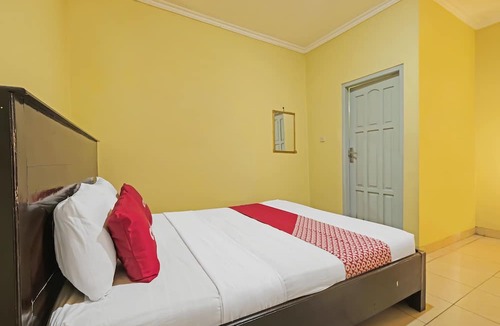 Salatiga Hotel | OYO 92485 Hotel Family