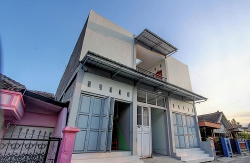 Purwodadi Hotel | SPOT ON 92828 Galih Kost 1 Syariah