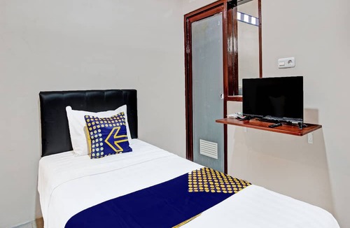 Purwokerto Hotel | SPOT ON 91932 Guest House Mustika Syariah Near alun alun kota purwokerto