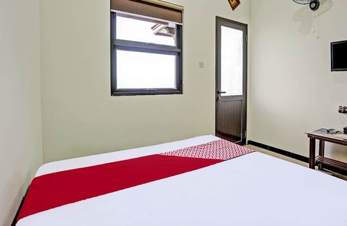 Briket Hotel | OYO 92049 D'jamus Resort Telaga Ngebel