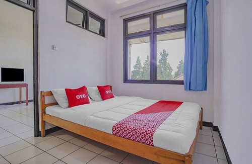 Cipanas Hotel | OYO 90352 Villa Agape 2