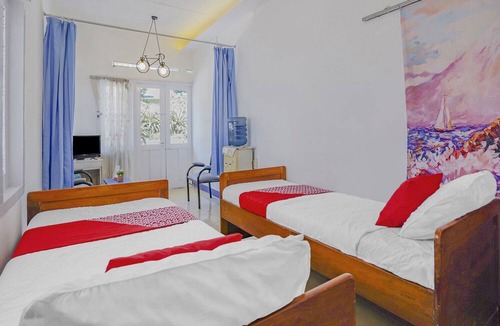 Cipanas Hotel | OYO 90352 Villa Agape 2