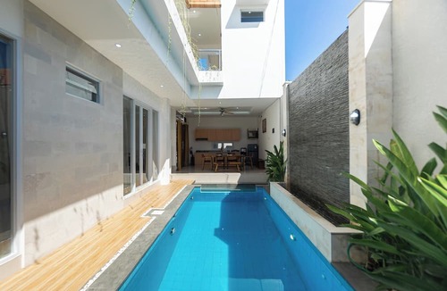 Sunset Road Villa | Villa Berlian