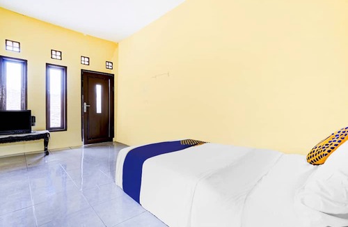 Sumedang Hotel | OYO Life 90701 Kost Syariah Deris