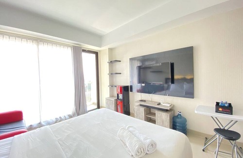 Hegarmanah Apartment | Bright Studio Room at Beverly Dago Apartment