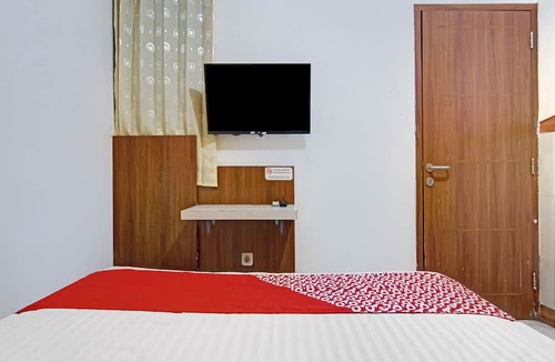 Kelapa Gading Barat Hotel | Super OYO 90422 Mall Of Indonesia