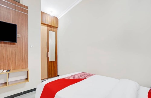 Malang House | OYO 90383 Avisha Guest House Syariah