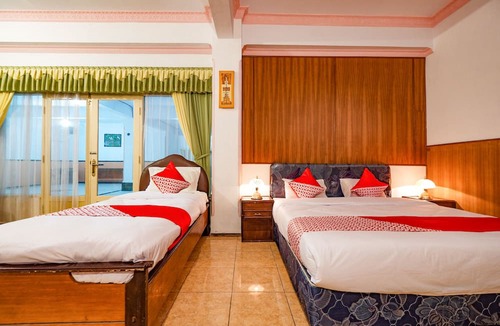 Pati Hotel | OYO 2855 Sartika Hotel Pati