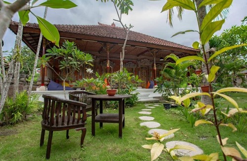 Sampalan Hostel | Nushe Hostel & Room