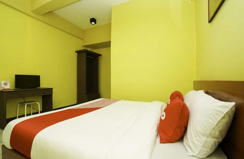 Bojonegoro Hotel | OYO 2493 Lotus Hotel Syariah