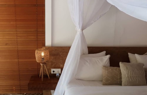 Mushroom Bay Bed & Breakfast | The Shacks at Sandy Bay