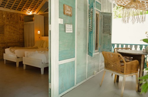 Mushroom Bay Bed & Breakfast | The Shacks at Sandy Bay