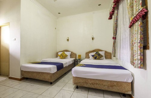 Pelabuhan Ratu Hotel | SPOT ON 1896 Hotel Mahkota Pantai