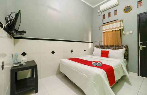 Babakan House | RedDoorz Syariah near Ciledug Station