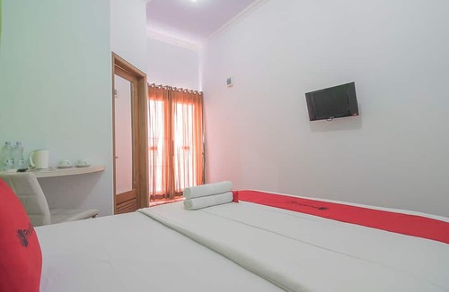 Cigugur House | RedDoorz Plus near Alun Alun Kuningan