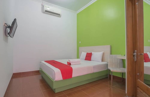 Cigugur House | RedDoorz Plus near Alun Alun Kuningan