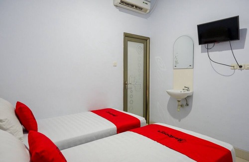 Buton Babau House | RedDoorz @ Hotel Bravo Pantai Kamali Bau Bau