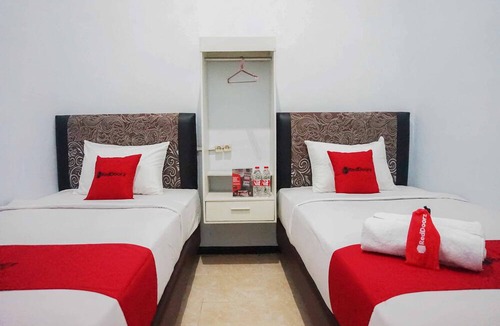 Malang Hotel | RedDoorz near Velodrome Malang 2