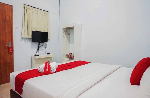 Malang Hotel | RedDoorz near Velodrome Malang 2