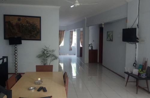 Padang House | Wisma Rumah KIta