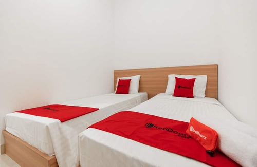 Mandai Hotel | RedDoorz @ Graha Cemerlang Maros