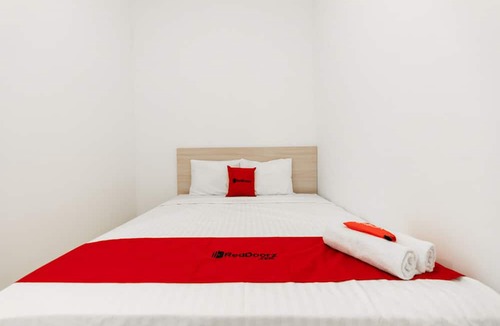 Mandai Hotel | RedDoorz @ Graha Cemerlang Maros