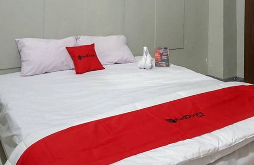 Mamuju Hotel | RedDoorz @ Hotel Yaki Mamuju