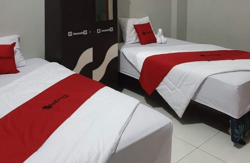 Mamuju Hotel | RedDoorz @ Hotel Yaki Mamuju