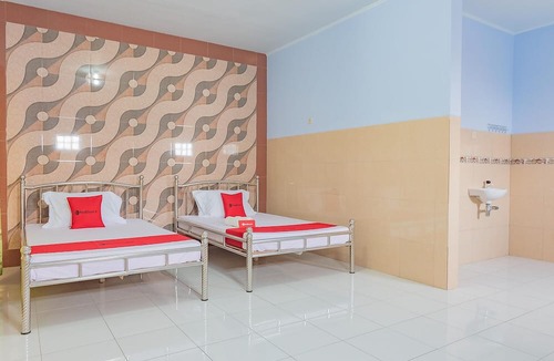 Jalancagak House | RedDoorz Syariah @ Tambak Mekar Street Subang