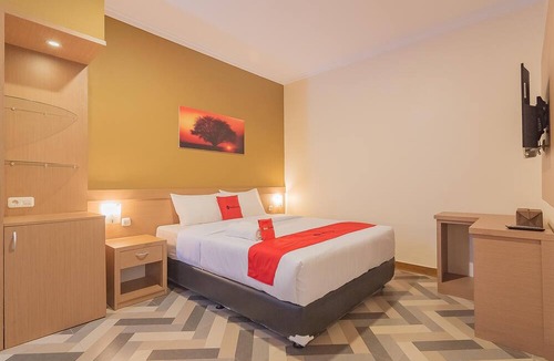 Tasikmalaya Hotel | RedDoorz Syariah @ Villa Grand Mutiara Tasikmalaya