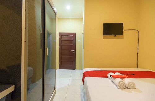 Bukittinggi Hotel | RedDoorz Syariah near Jam Gadang Bukittinggi 2