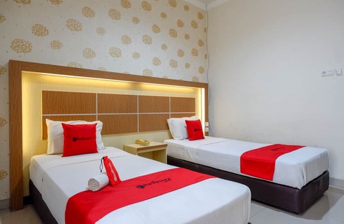 Palu Hotel | RedDoorz @ Hotel Bumi Palupy