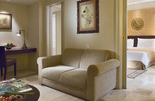 Central Yogyakarta Hotel | The Phoenix Hotel Yogyakarta - Handwritten Collection