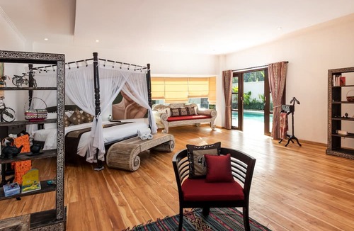 Melayang Villa | Villa Candi Kecil Empat by Villa Finder
