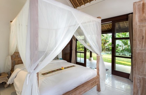 Melayang Villa | Villa Candi Kecil Empat by Villa Finder