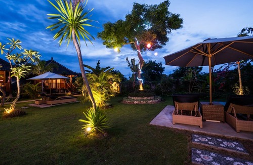 Mushroom Bay Bed & Breakfast | Sunset Garden Nusa Lembongan