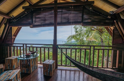 Senggigi Bed & Breakfast | Villa Umbrella